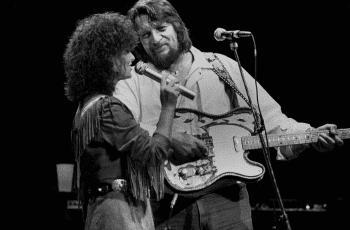 Waylon Jennings – Never Could Toe the Mark